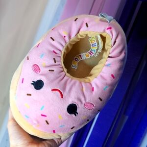 Squishmallows | Dabria the Donut slippers